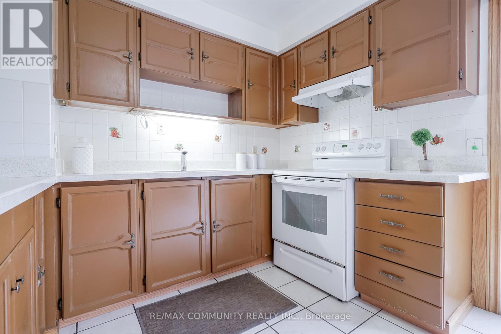 5 John Stoner Drive, Toronto, Ontario  M1B 3B7 - Photo 17 - E12560636