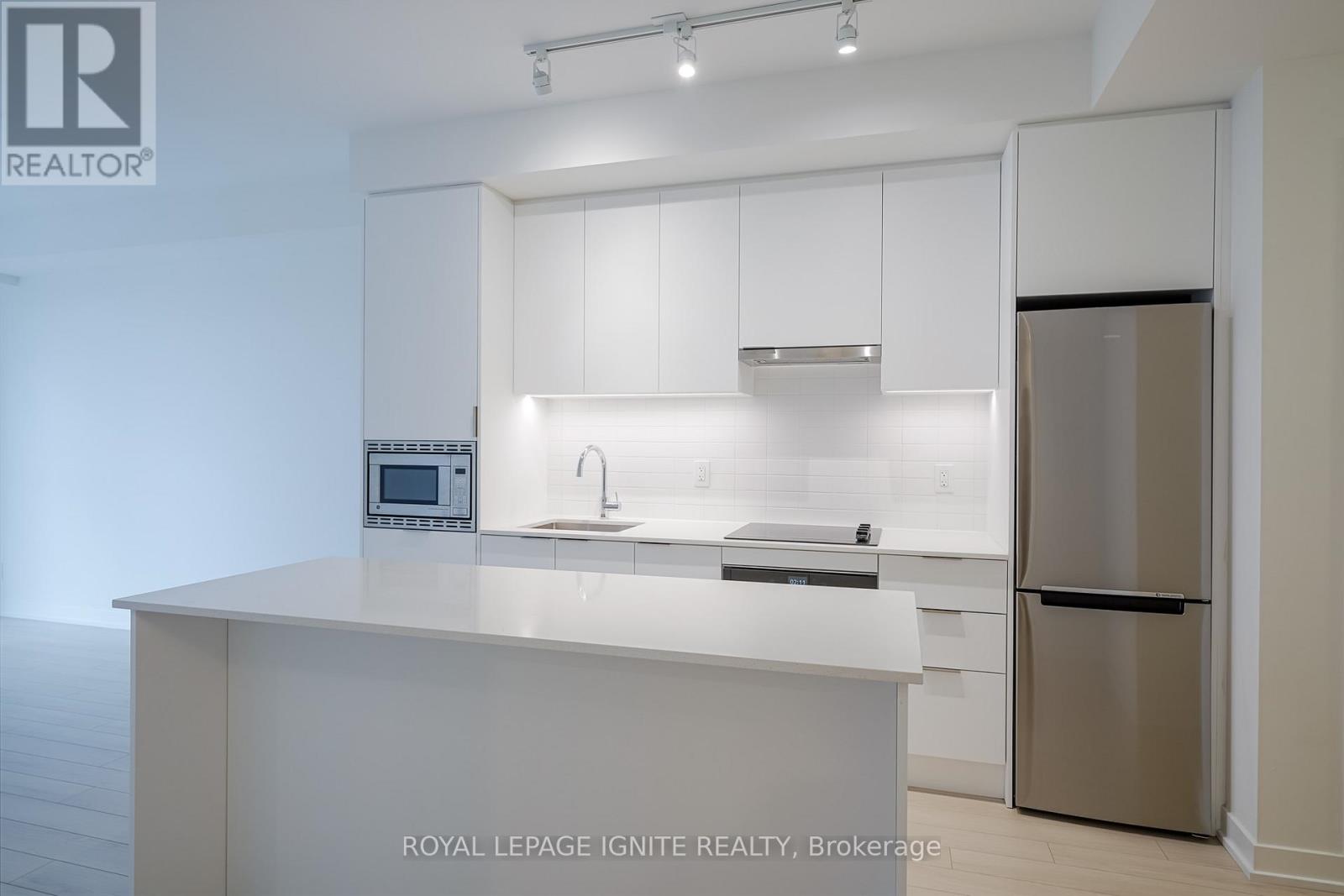 801 - 3071 Trafalgar Road, Oakville, Ontario L6H 8C6 - Photo 8 - W12557968