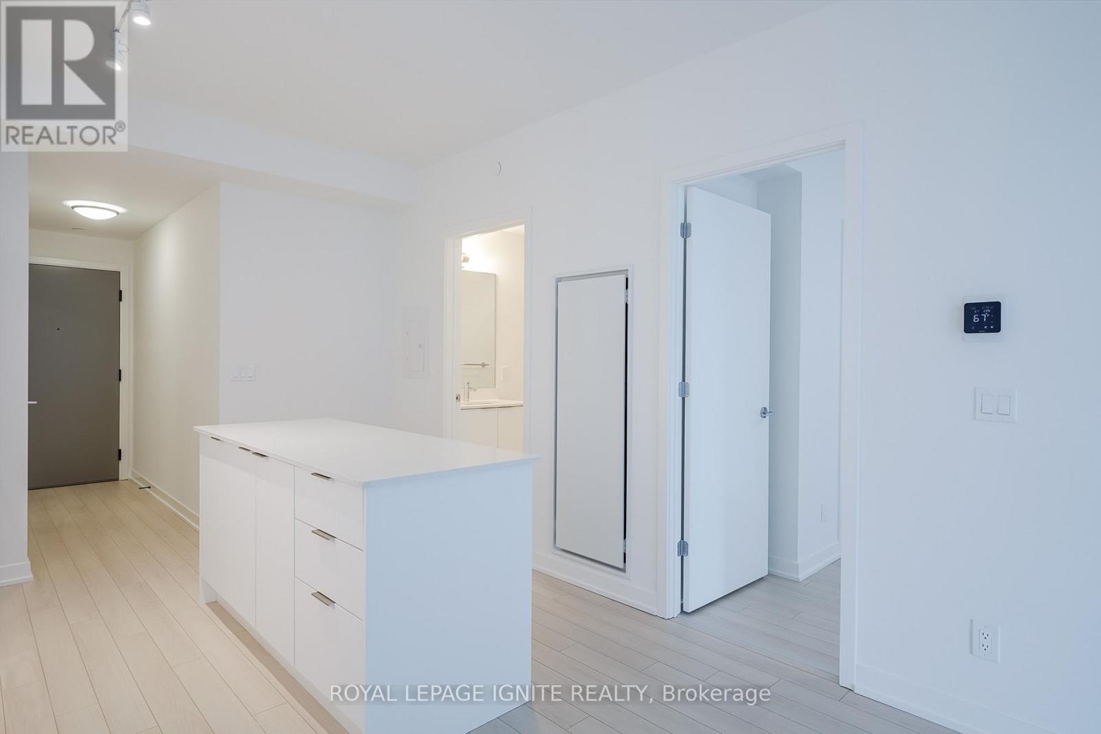 801 - 3071 Trafalgar Road, Oakville, Ontario L6H 8C6 - Photo 7 - W12557968