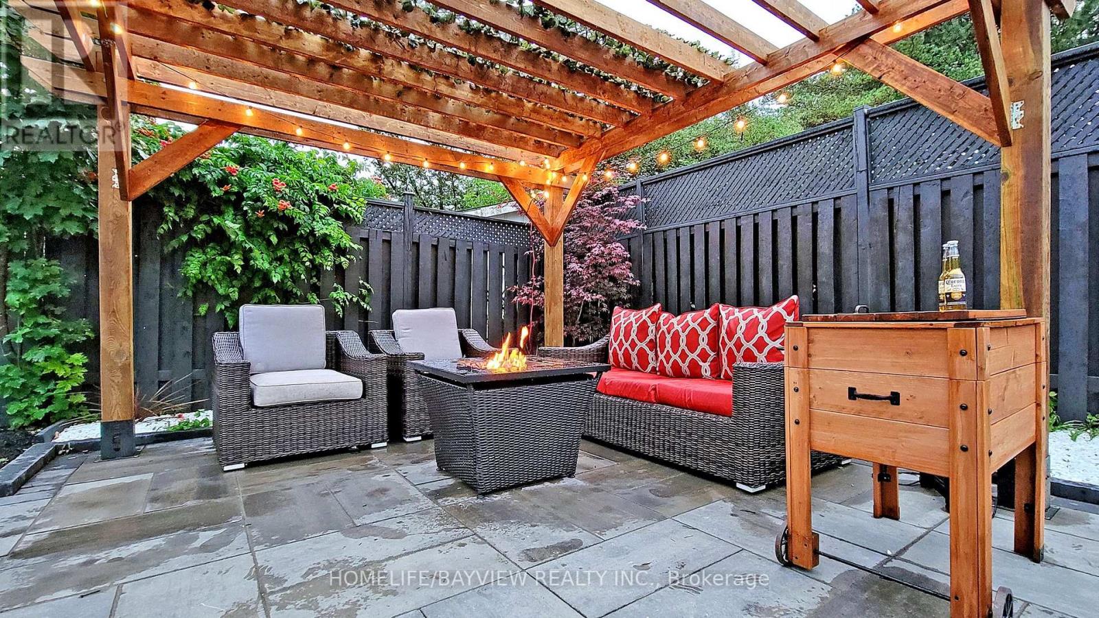 27 HILL DRIVE, Aurora, Ontario