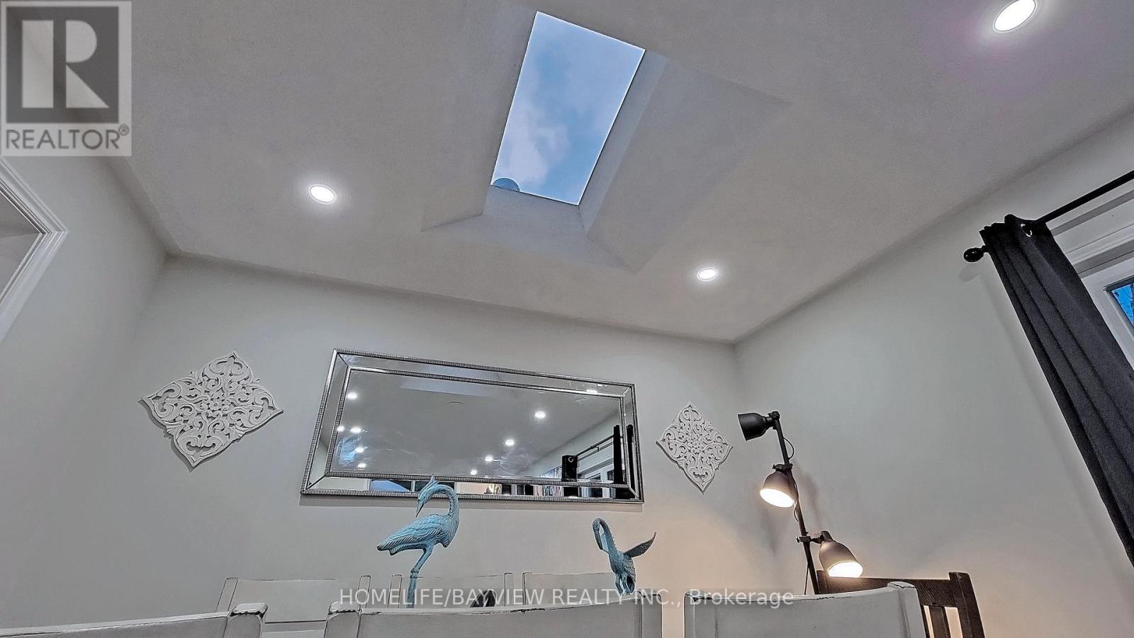 27 Hill Drive, Aurora, Ontario  L4G 3A7 - Photo 12 - N12560626