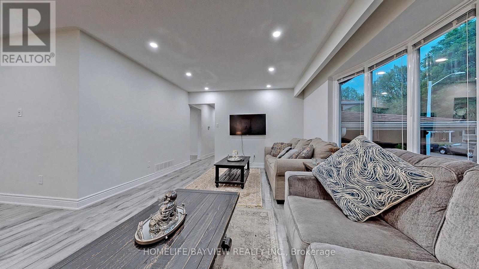 27 Hill Drive, Aurora, Ontario  L4G 3A7 - Photo 21 - N12560626