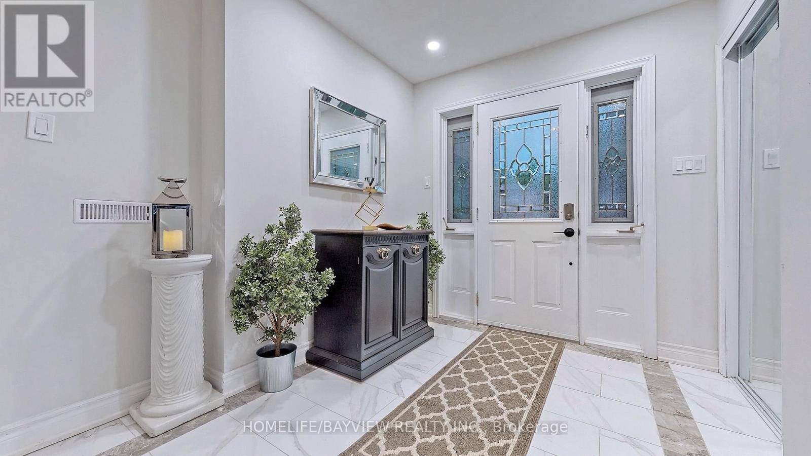 27 Hill Drive, Aurora, Ontario  L4G 3A7 - Photo 4 - N12560626