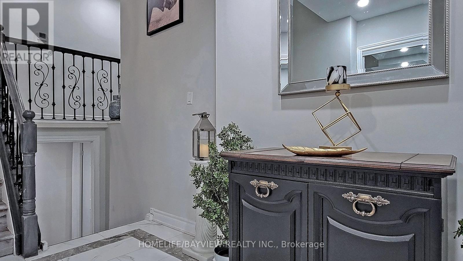 27 Hill Drive, Aurora, Ontario  L4G 3A7 - Photo 7 - N12560626