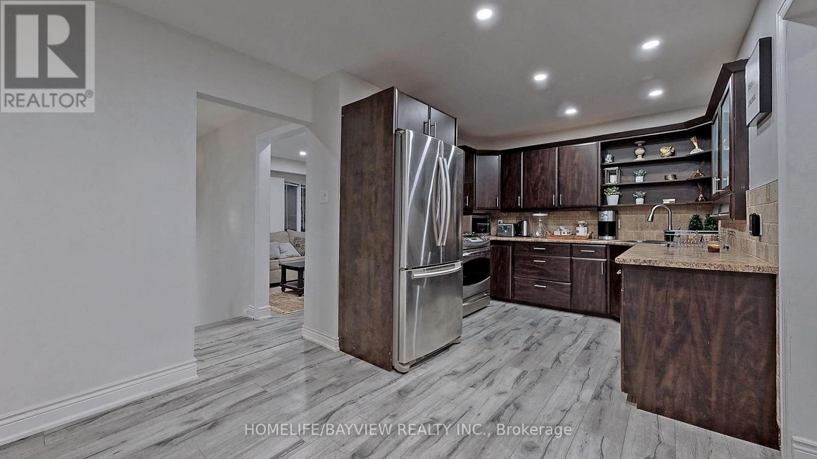 27 Hill Drive, Aurora, Ontario  L4G 3A7 - Photo 8 - N12560626