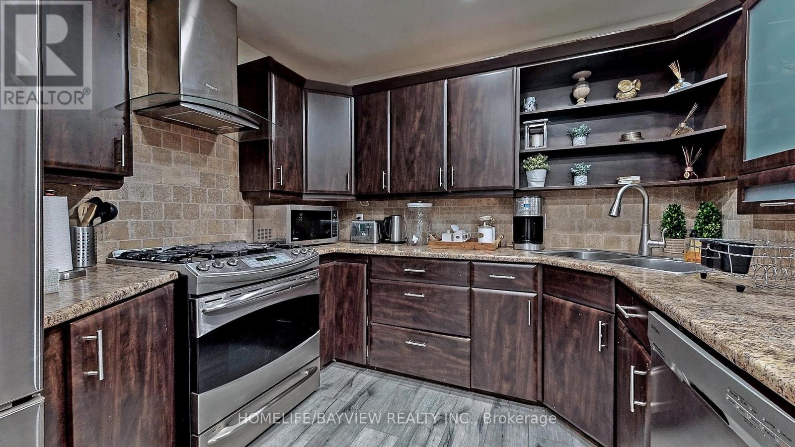 27 Hill Drive, Aurora, Ontario  L4G 3A7 - Photo 9 - N12560626