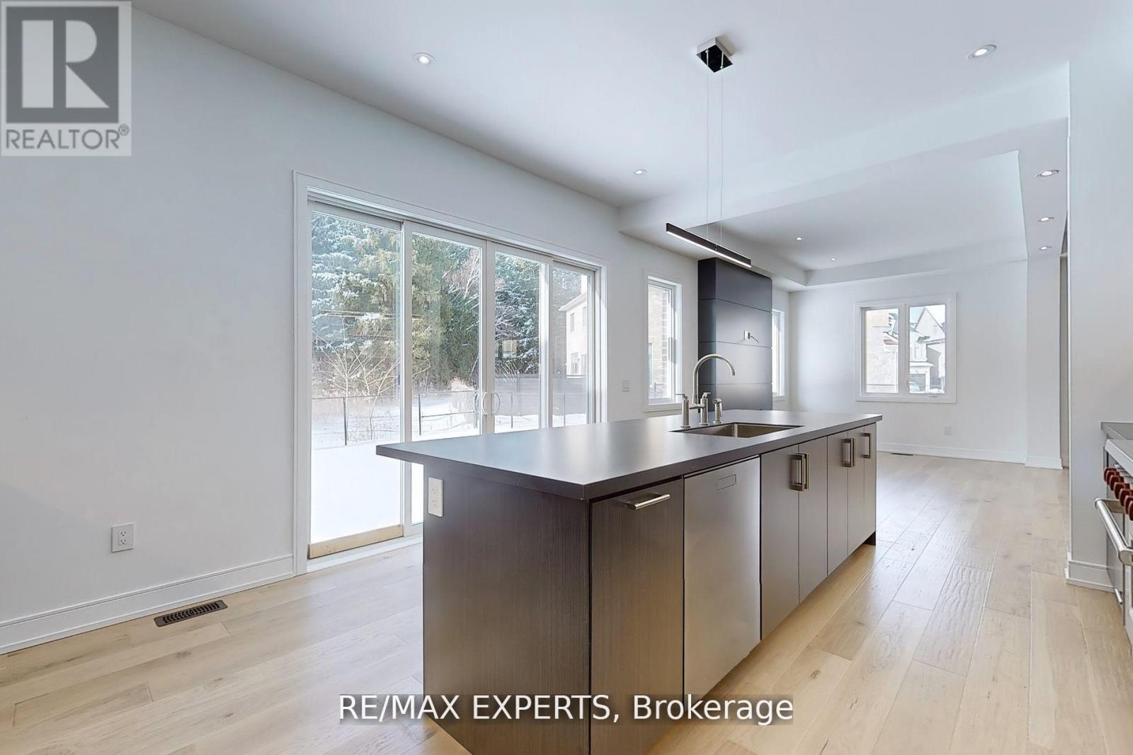 26 Night Sky Court, Richmond Hill, Ontario  L4C 2R4 - Photo 10 - N12560644