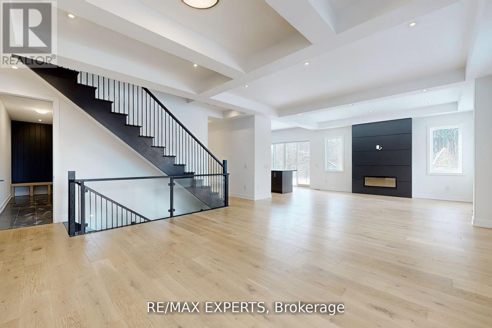 26 Night Sky Court, Richmond Hill, Ontario  L4C 2R4 - Photo 2 - N12560644