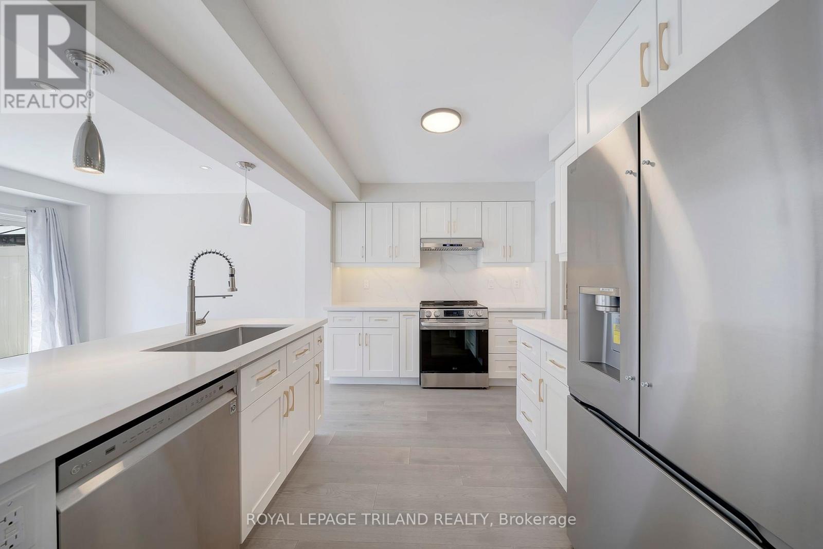 244 Ellen Davidson Drive, Oakville, Ontario  L6M 0V2 - Photo 10 - W12560710