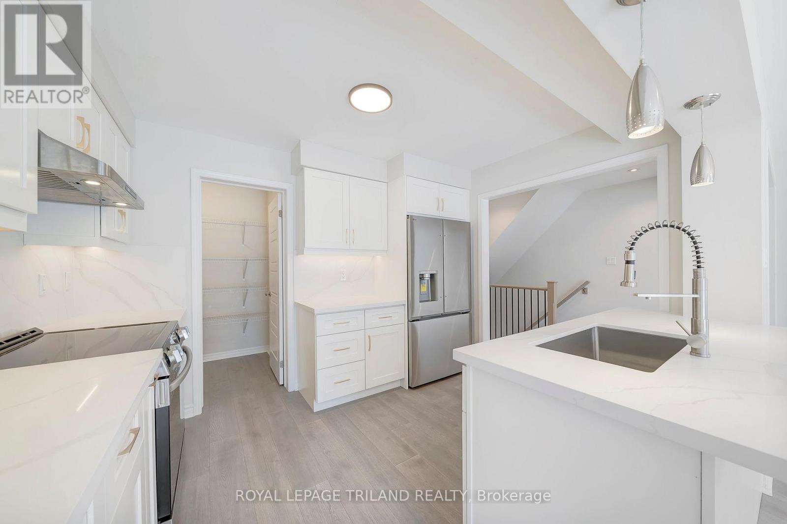 244 Ellen Davidson Drive, Oakville, Ontario  L6M 0V2 - Photo 13 - W12560710