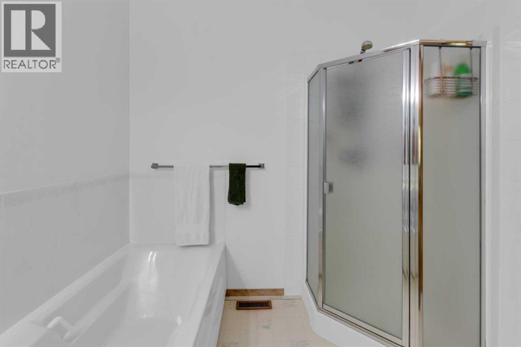 4 Christie Gardens Sw, Calgary, Alberta  T3H 3B5 - Photo 21 - A2264204