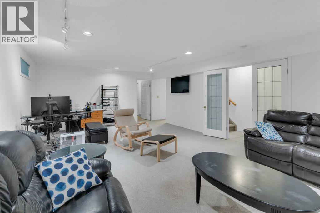 4 Christie Gardens Sw, Calgary, Alberta  T3H 3B5 - Photo 26 - A2264204