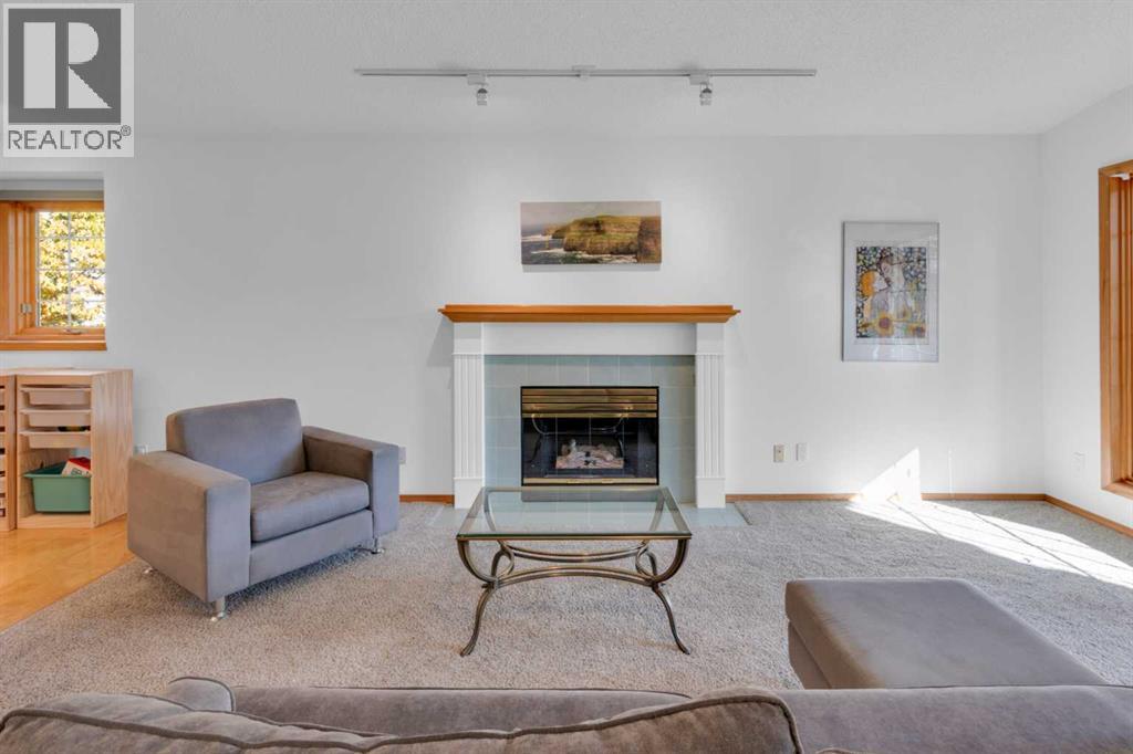 4 Christie Gardens Sw, Calgary, Alberta  T3H 3B5 - Photo 7 - A2264204