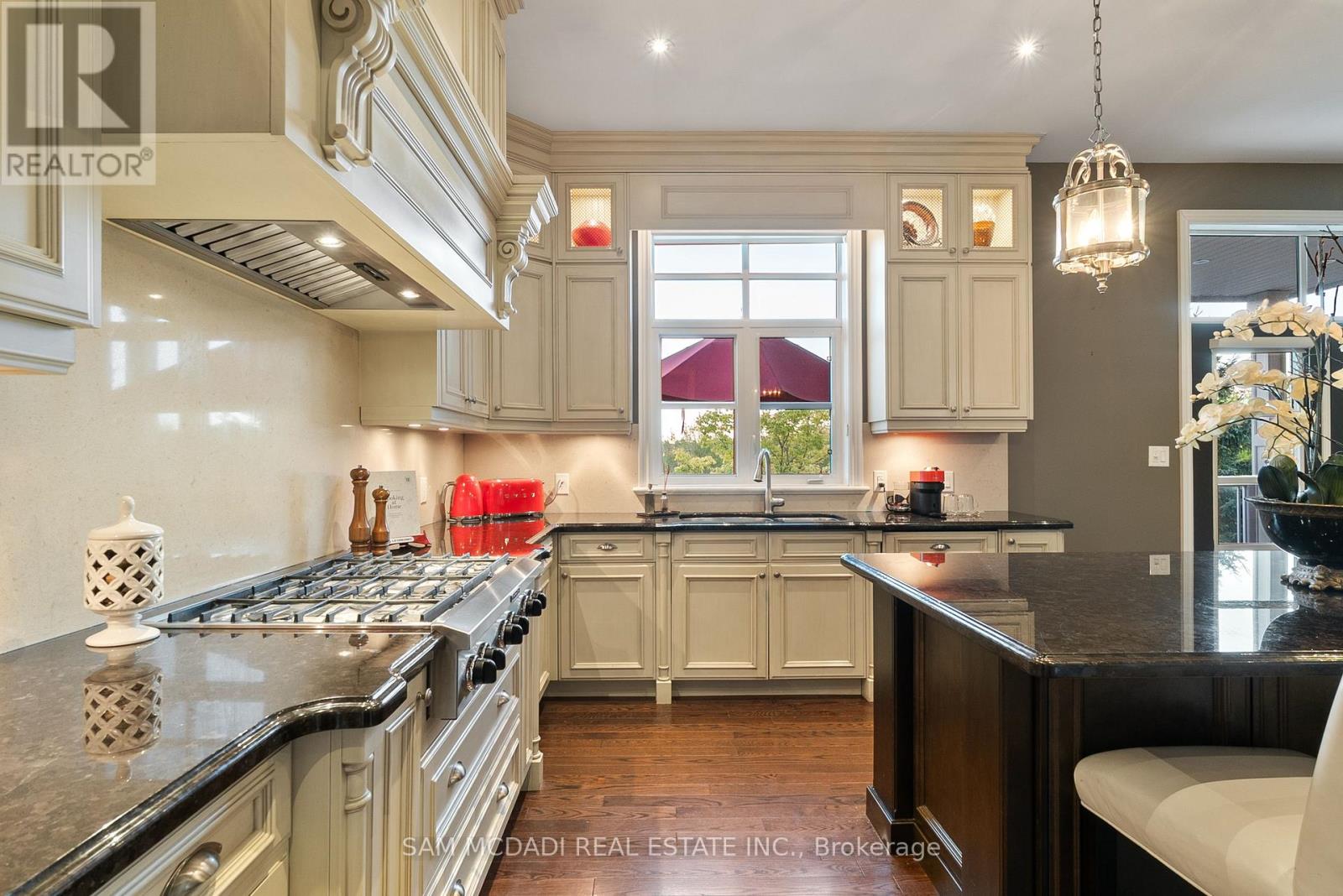 1220 Milna Drive, Oakville, Ontario  L6H 0A8 - Photo 10 - W12560610