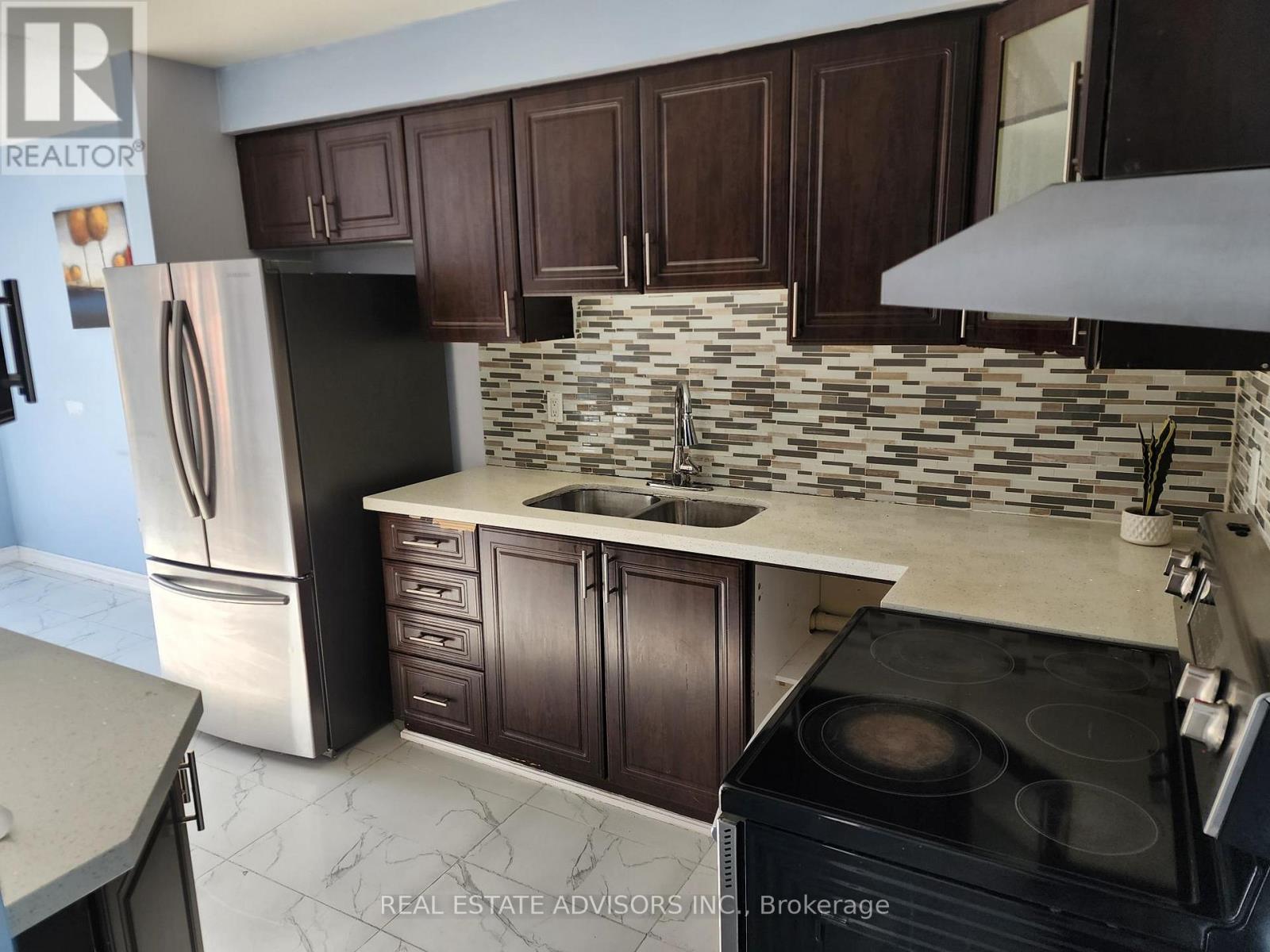 58 - 58 Carisbrooke Court, Brampton, Ontario  L6S 3K1 - Photo 3 - W12560620