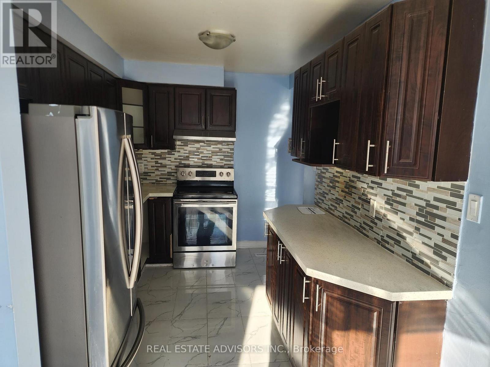 58 - 58 Carisbrooke Court, Brampton, Ontario  L6S 3K1 - Photo 4 - W12560620