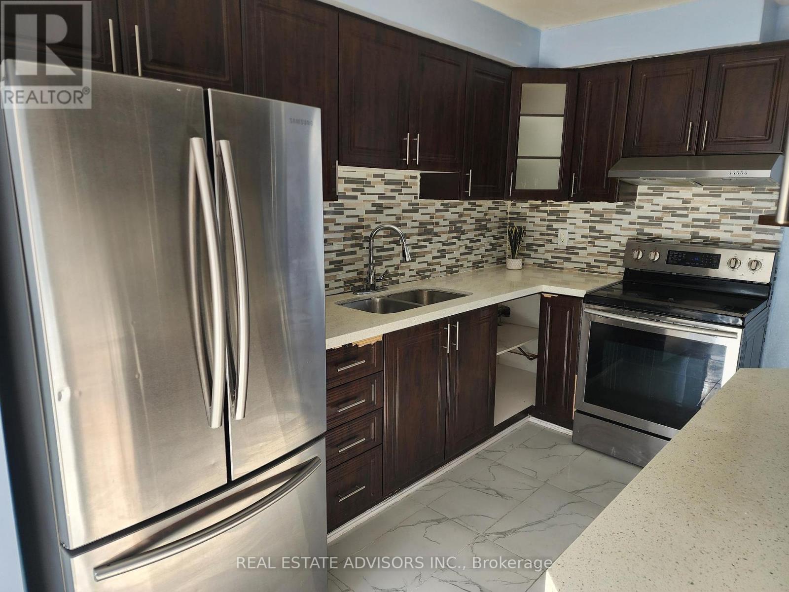 58 - 58 Carisbrooke Court, Brampton, Ontario  L6S 3K1 - Photo 6 - W12560620