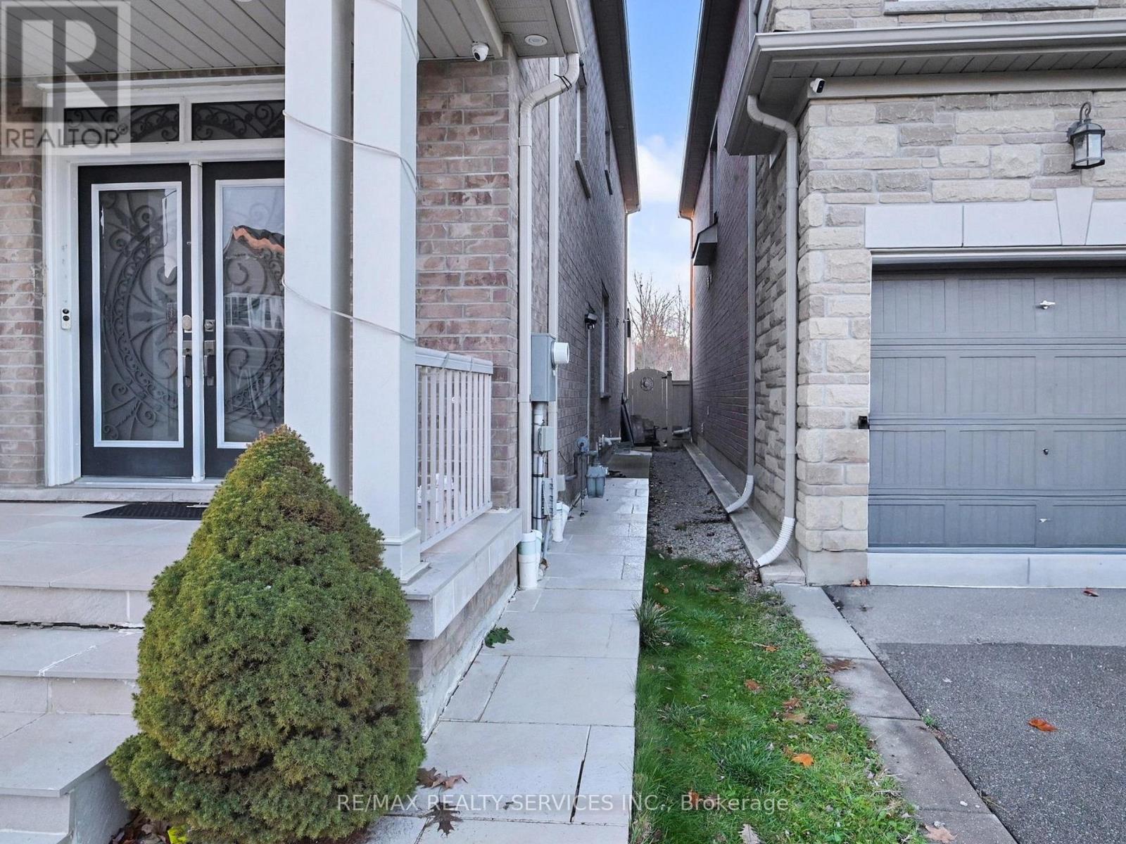 Bsmt - 24 Iguana Trail, Brampton, Ontario  L7A 0A9 - Photo 3 - W12560642