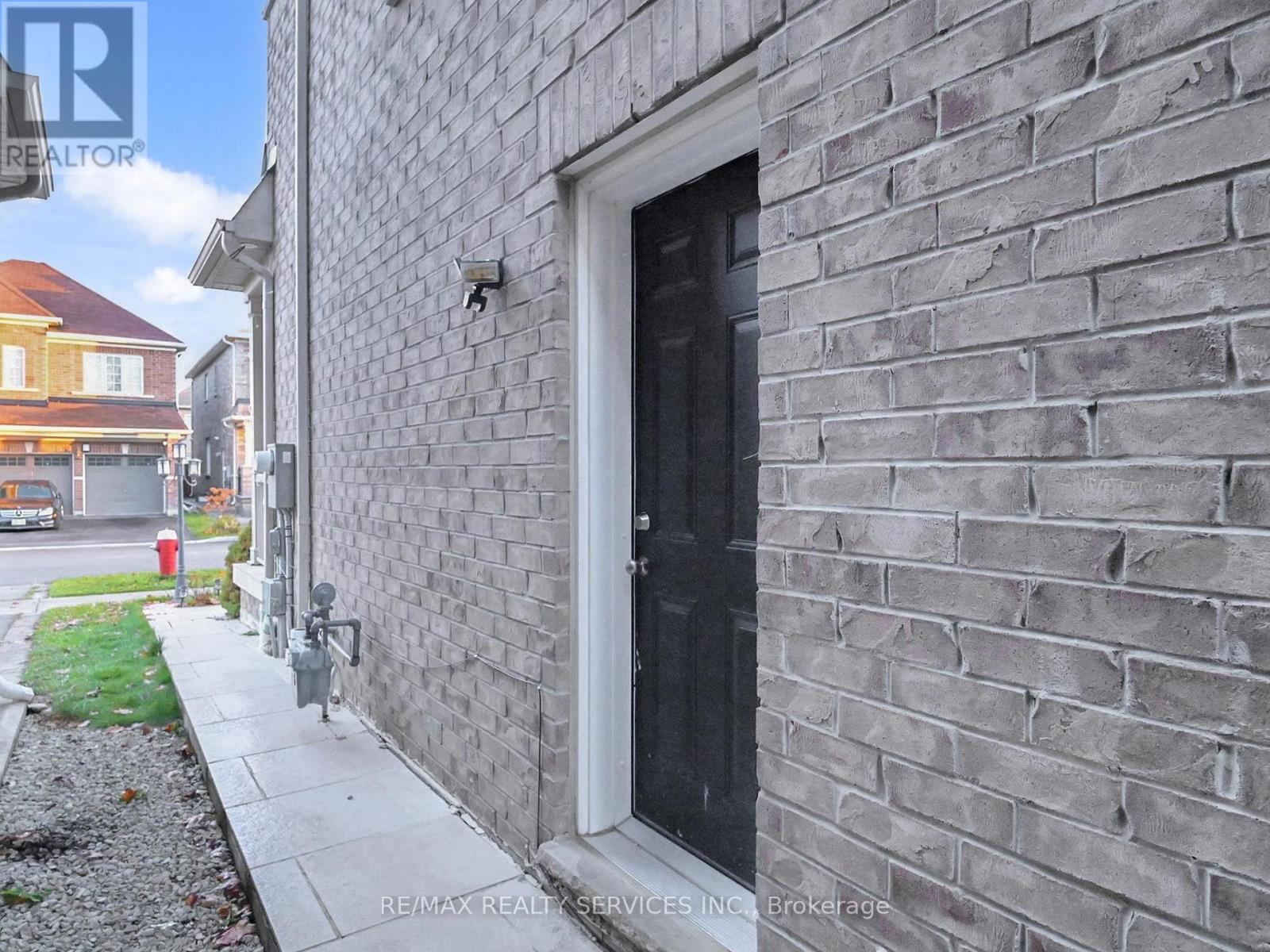 Bsmt - 24 Iguana Trail, Brampton, Ontario  L7A 0A9 - Photo 4 - W12560642