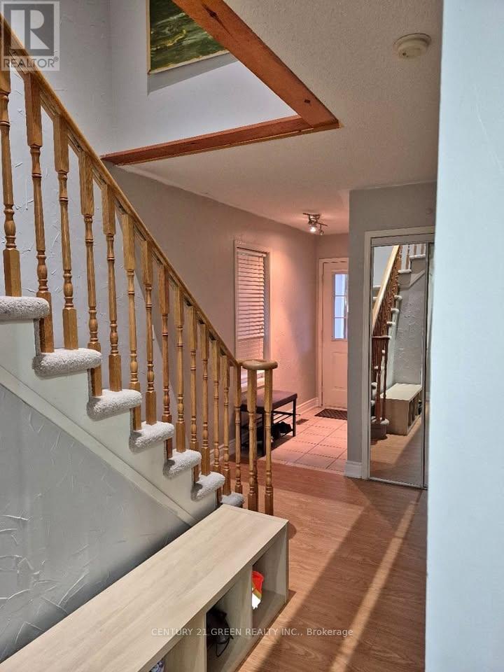 64 Wilmont Court, Brampton, Ontario  L6X 4Z7 - Photo 3 - W12560656