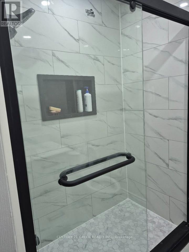 64 Wilmont Court, Brampton, Ontario  L6X 4Z7 - Photo 6 - W12560656