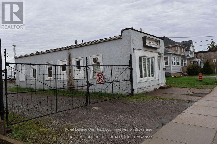 212 Burgar Street, Welland, Ontario  L3B 2T4 - Photo 2 - X12560586