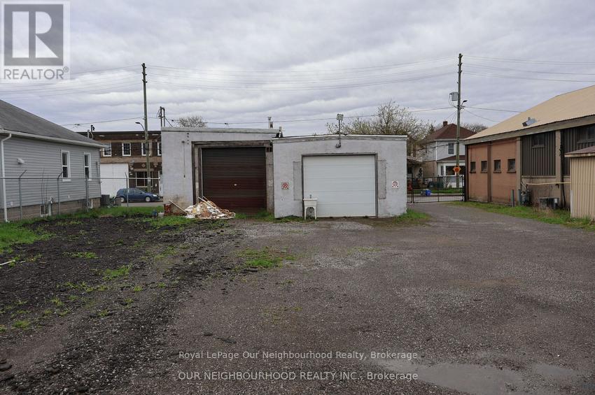 212 Burgar Street, Welland, Ontario  L3B 2T4 - Photo 4 - X12560586