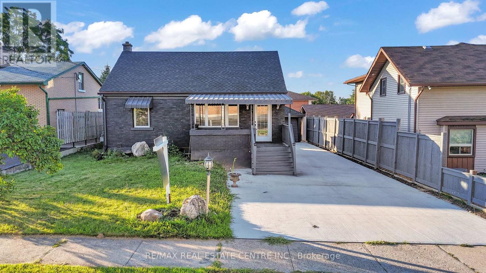 84 AVALON PLACE, Kitchener, Ontario