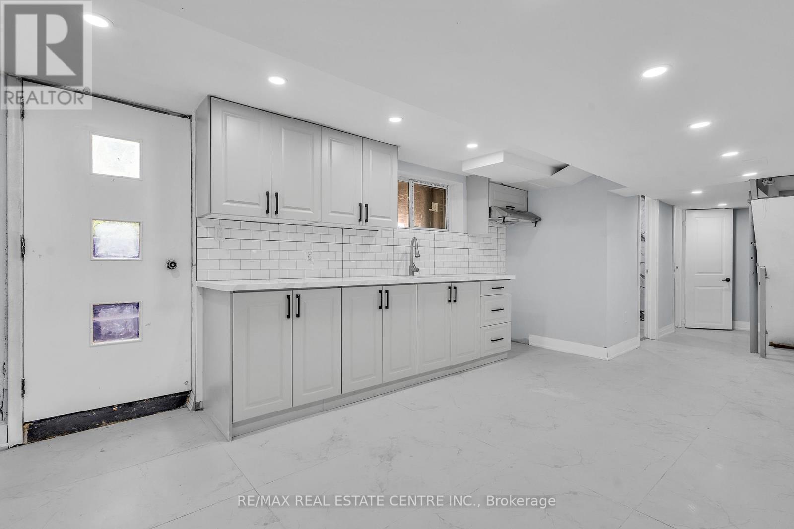 84 Avalon Place, Kitchener, Ontario  N2M 4N7 - Photo 23 - X12560596