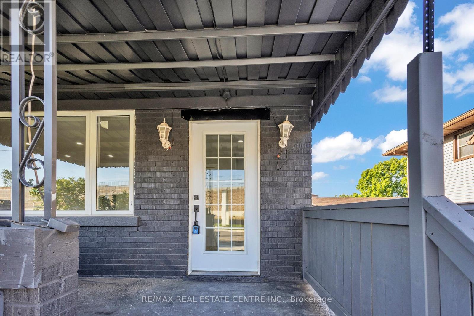 84 Avalon Place, Kitchener, Ontario  N2M 4N7 - Photo 4 - X12560596