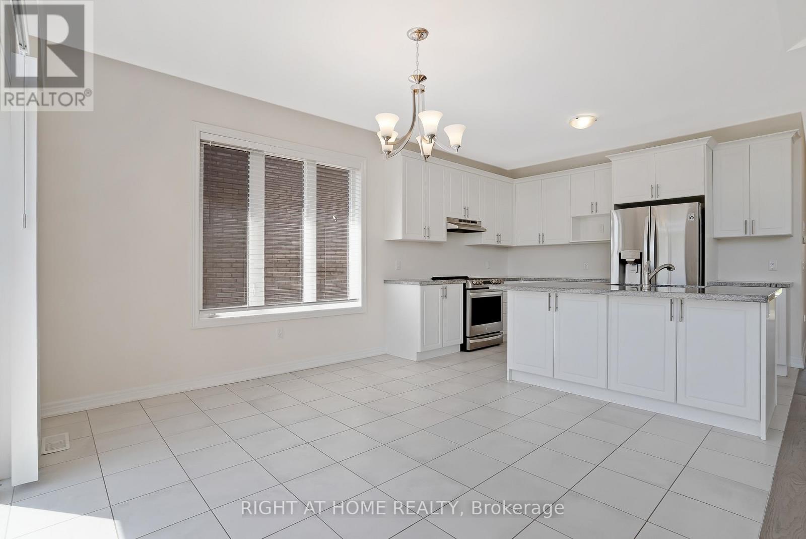 19 Robarts Drive, Hamilton, Ontario  L9K 0H5 - Photo 13 - X12560614