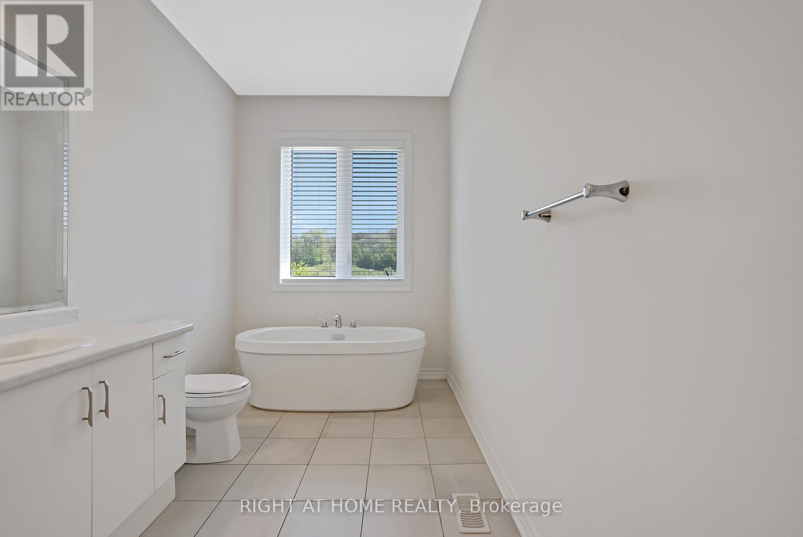 19 Robarts Drive, Hamilton, Ontario  L9K 0H5 - Photo 27 - X12560614