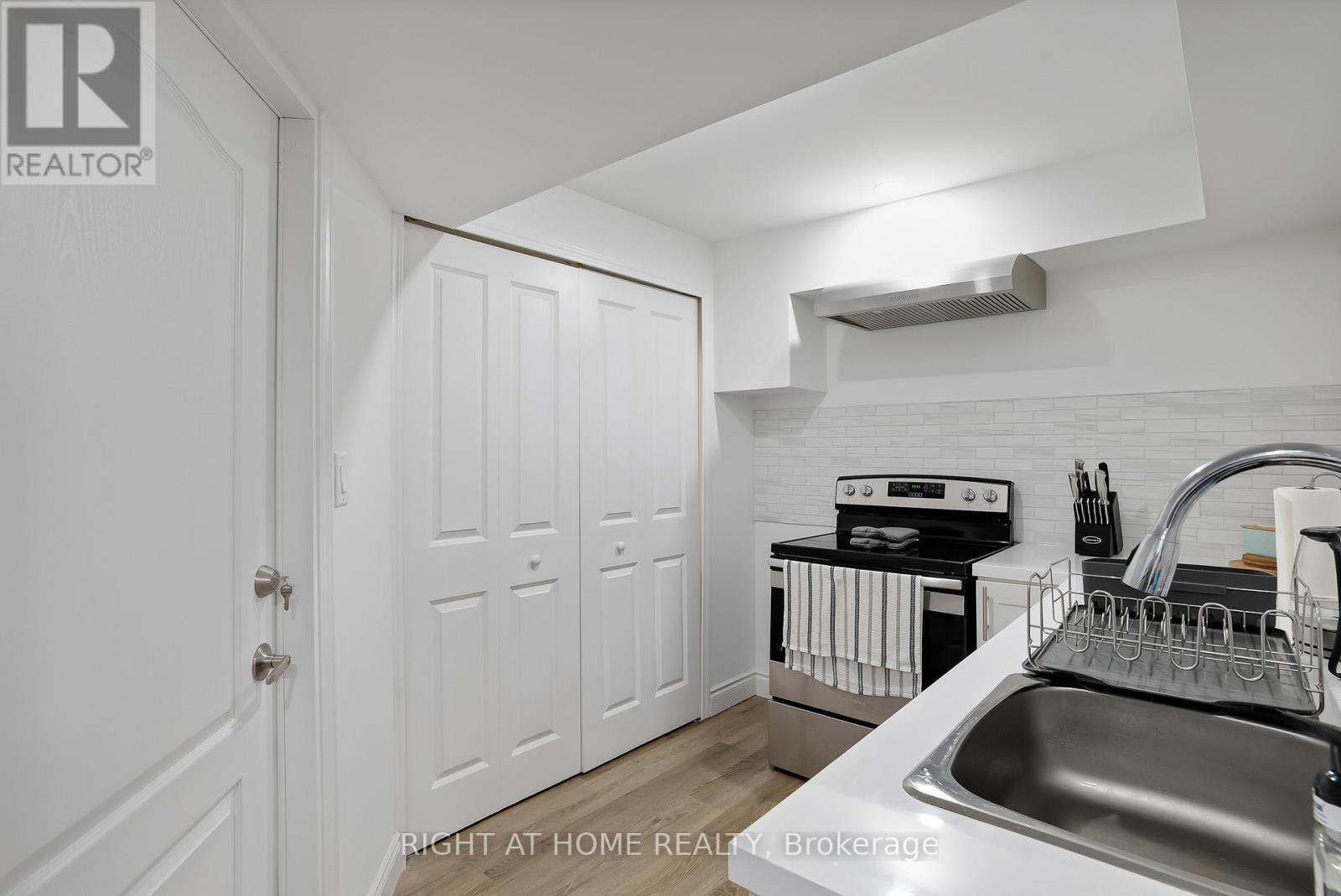 19 Robarts Drive, Hamilton, Ontario  L9K 0H5 - Photo 46 - X12560614