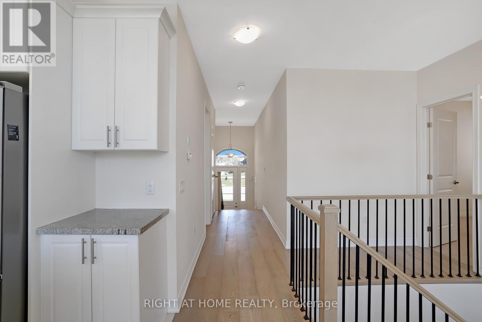 19 Robarts Drive, Hamilton, Ontario  L9K 0H5 - Photo 6 - X12560614