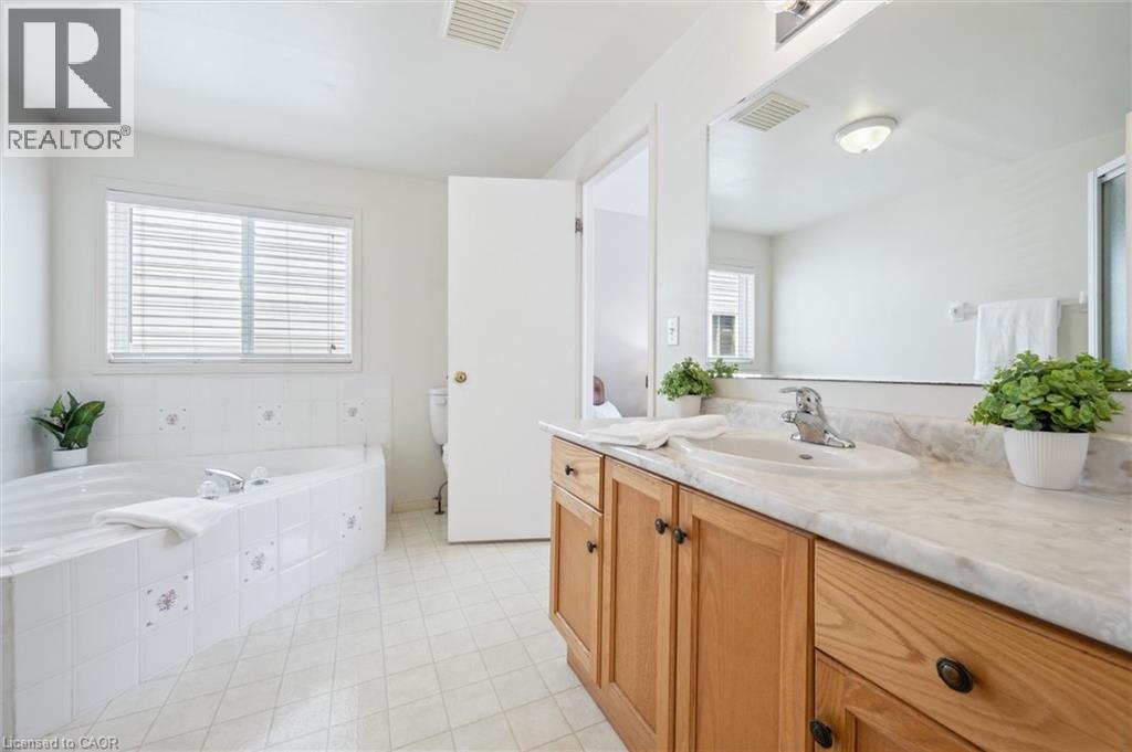 566 Bonavista Drive, Waterloo, Ontario  N2K 3Z7 - Photo 23 - 40784177