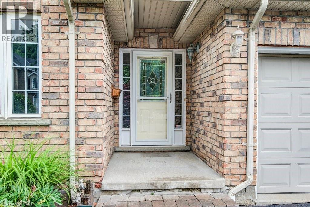 670 Salzburg Drive, Waterloo, Ontario  N2V 2N8 - Photo 4 - 40785373