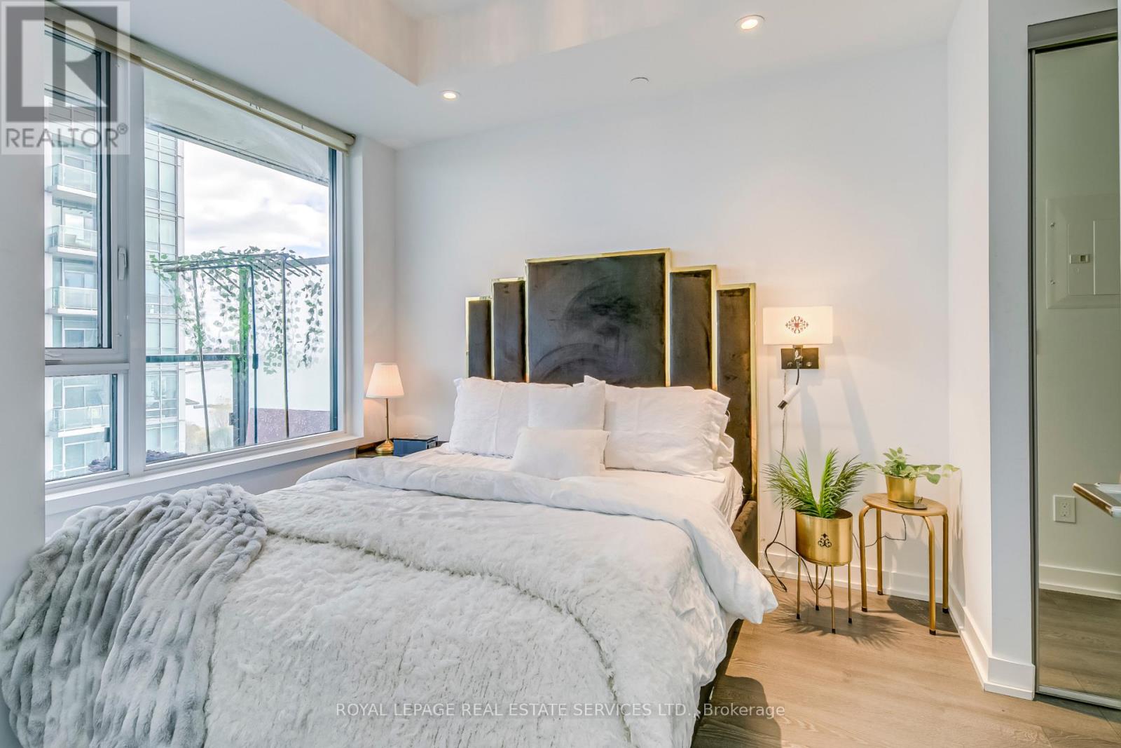 1805 - 1926 Lake Shore Boulevard W, Toronto, Ontario  M6S 1A1 - Photo 12 - W12460191