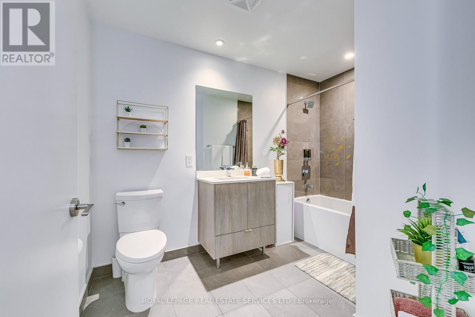 1805 - 1926 Lake Shore Boulevard W, Toronto, Ontario  M6S 1A1 - Photo 15 - W12460191