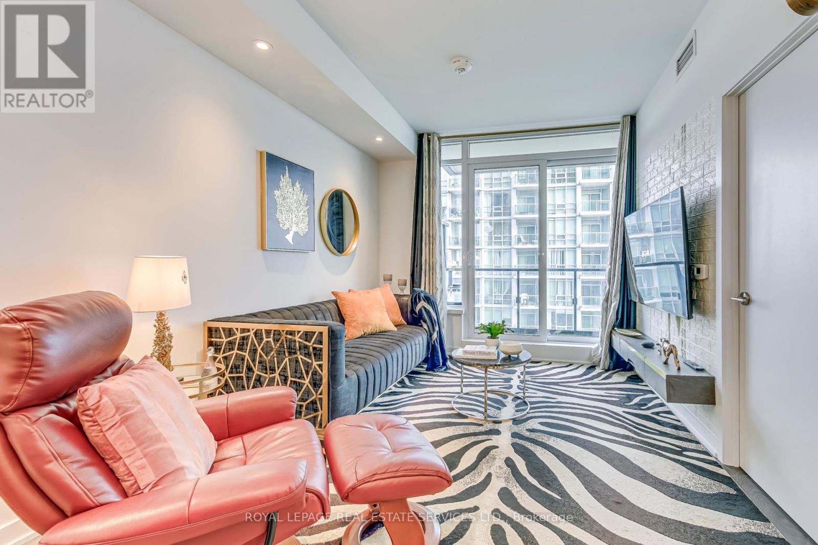 1805 - 1926 Lake Shore Boulevard W, Toronto, Ontario  M6S 1A1 - Photo 3 - W12460191