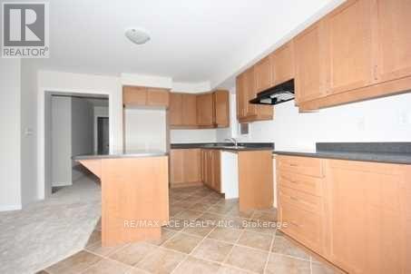 Main - 4 Apple Valley Way, Brampton, Ontario  L6P 3P8 - Photo 4 - W12534210