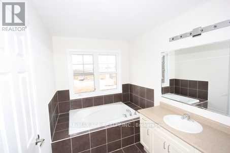 Main - 4 Apple Valley Way, Brampton, Ontario  L6P 3P8 - Photo 7 - W12534210