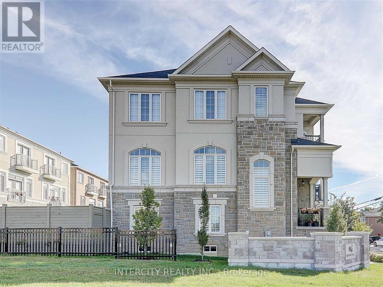 Main - 280 Oxford Street, Richmond Hill, Ontario  L4C 7V8 - Photo 2 - N12560698