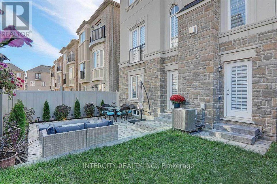 Main - 280 Oxford Street, Richmond Hill, Ontario  L4C 7V8 - Photo 3 - N12560698