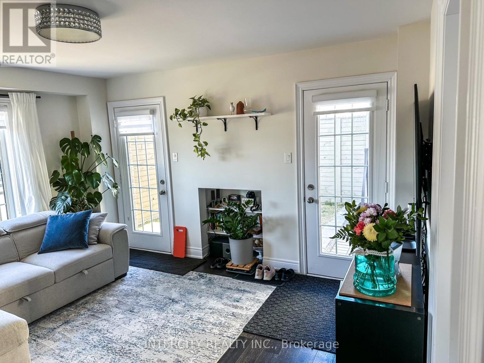 Main - 280 Oxford Street, Richmond Hill, Ontario  L4C 7V8 - Photo 5 - N12560698