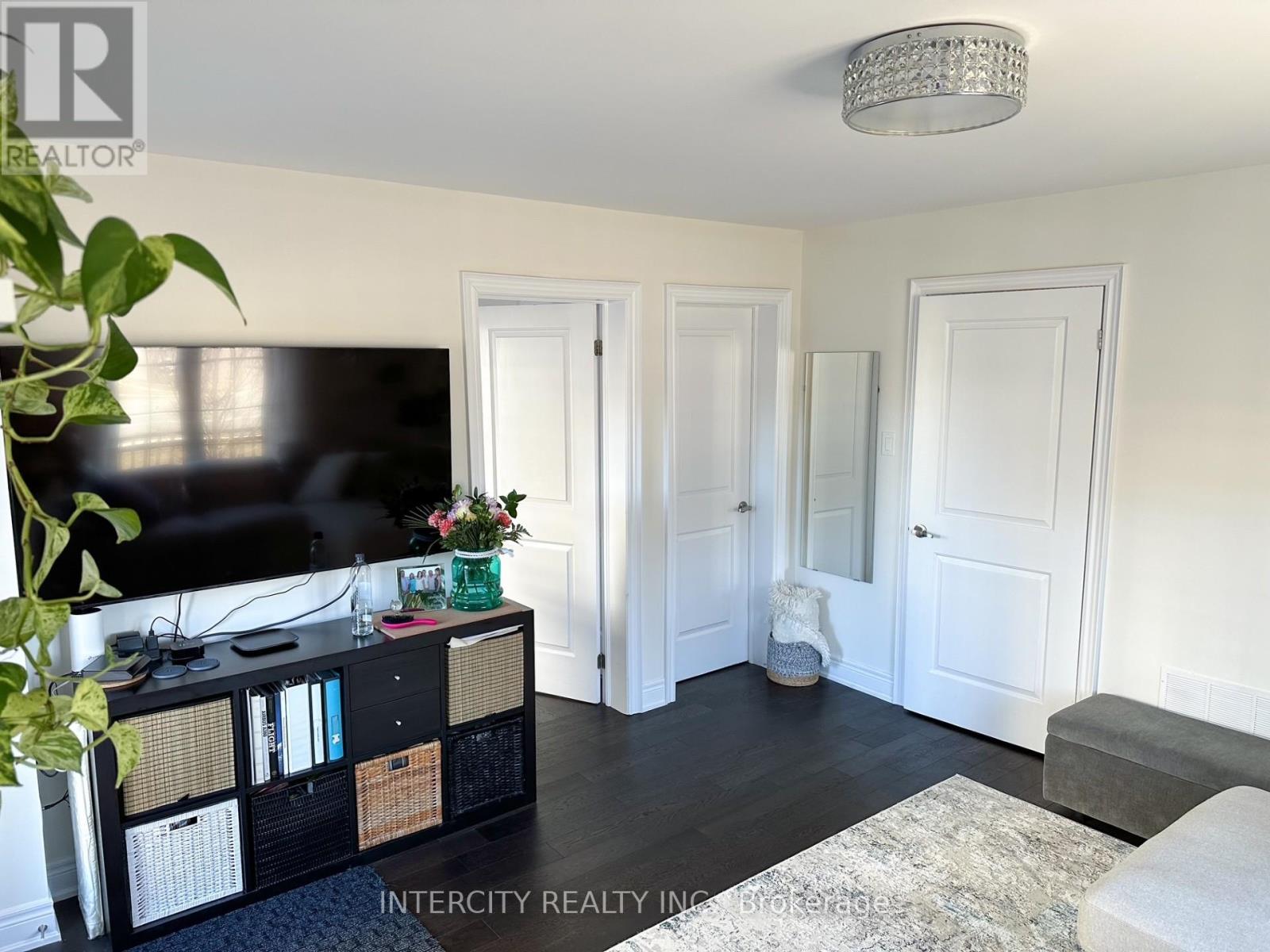 Main - 280 Oxford Street, Richmond Hill, Ontario  L4C 7V8 - Photo 9 - N12560698