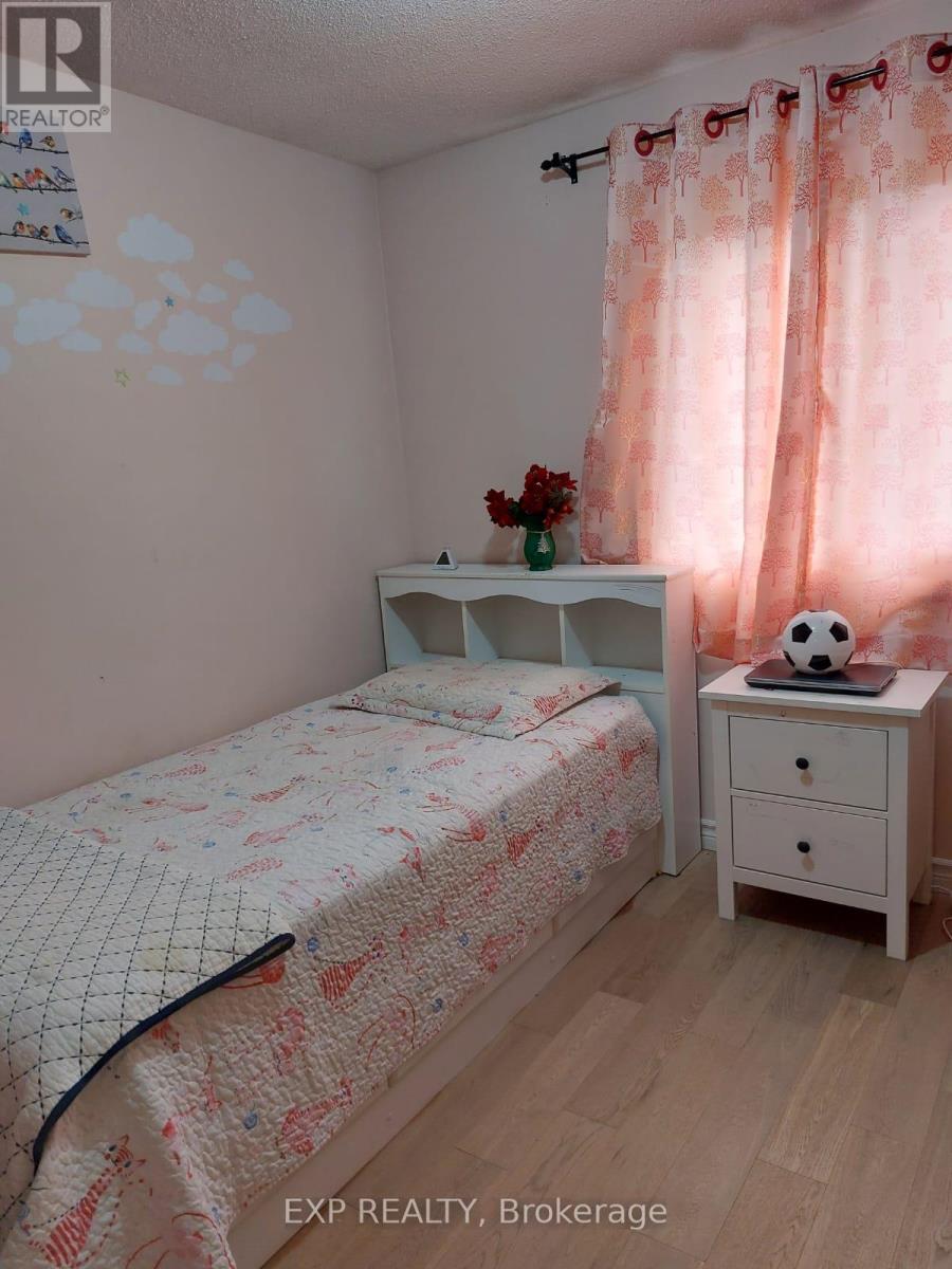 29 Fanshawe Drive, Brampton, Ontario  L6Z 1A7 - Photo 10 - W12560662