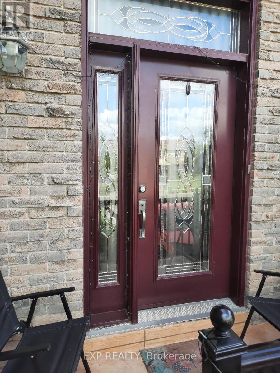 29 Fanshawe Drive, Brampton, Ontario  L6Z 1A7 - Photo 2 - W12560662