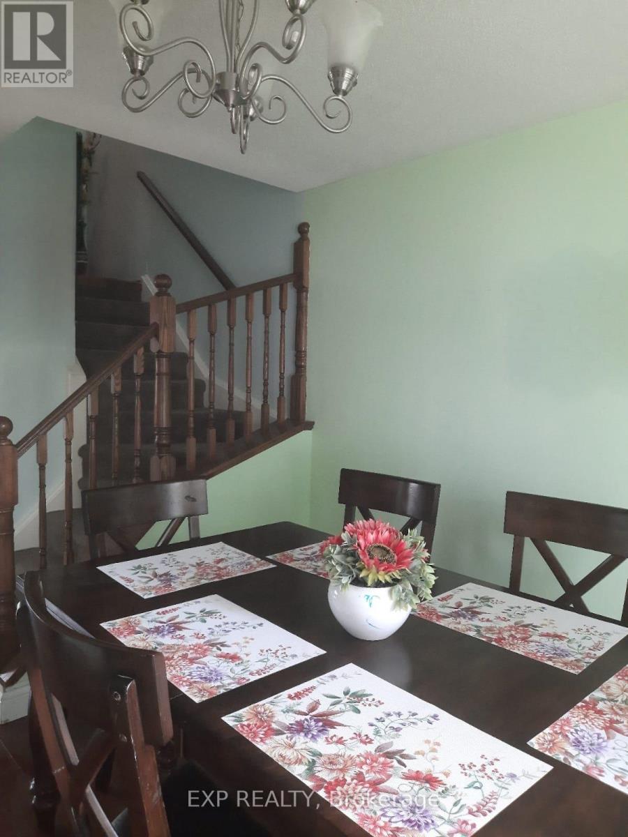 29 Fanshawe Drive, Brampton, Ontario  L6Z 1A7 - Photo 4 - W12560662