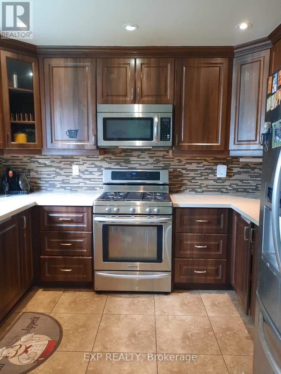 29 Fanshawe Drive, Brampton, Ontario  L6Z 1A7 - Photo 5 - W12560662