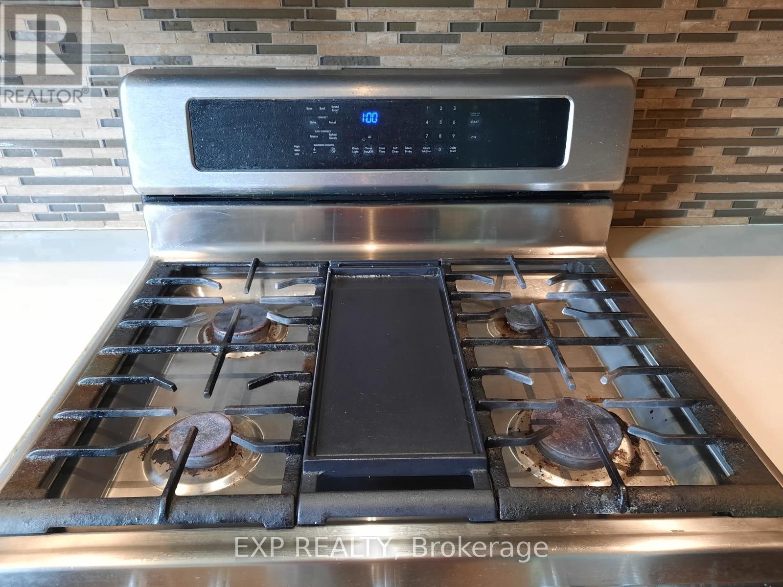 29 Fanshawe Drive, Brampton, Ontario  L6Z 1A7 - Photo 7 - W12560662